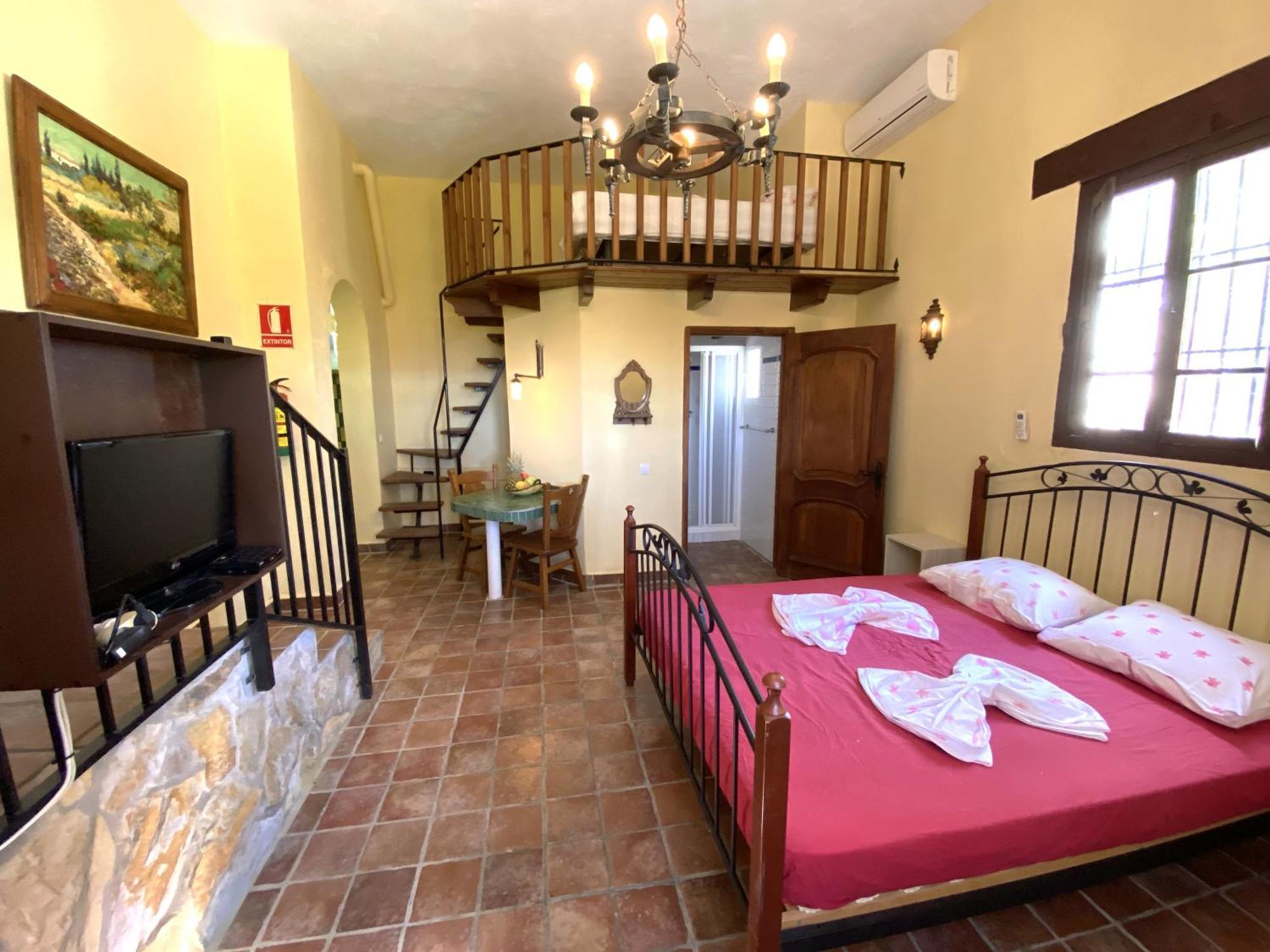 Castle Tower Apartment In Rural Holiday Park 'Bernard' Толокс Екстериор снимка
